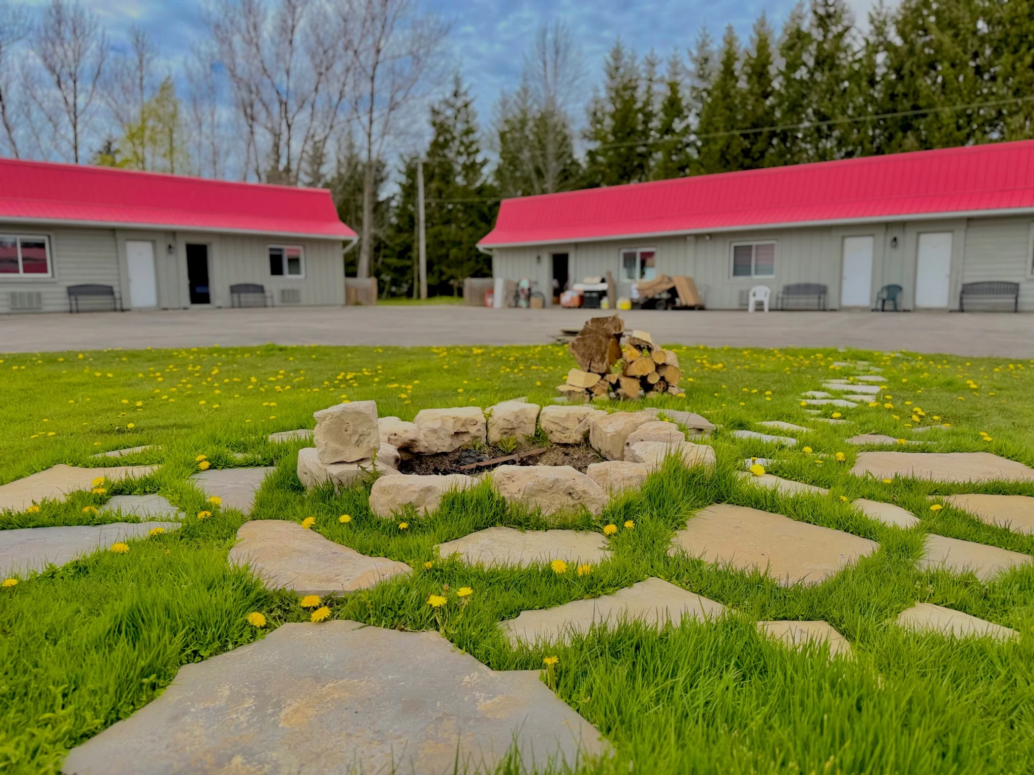 Fire pit area at Wiarton Willys Inn