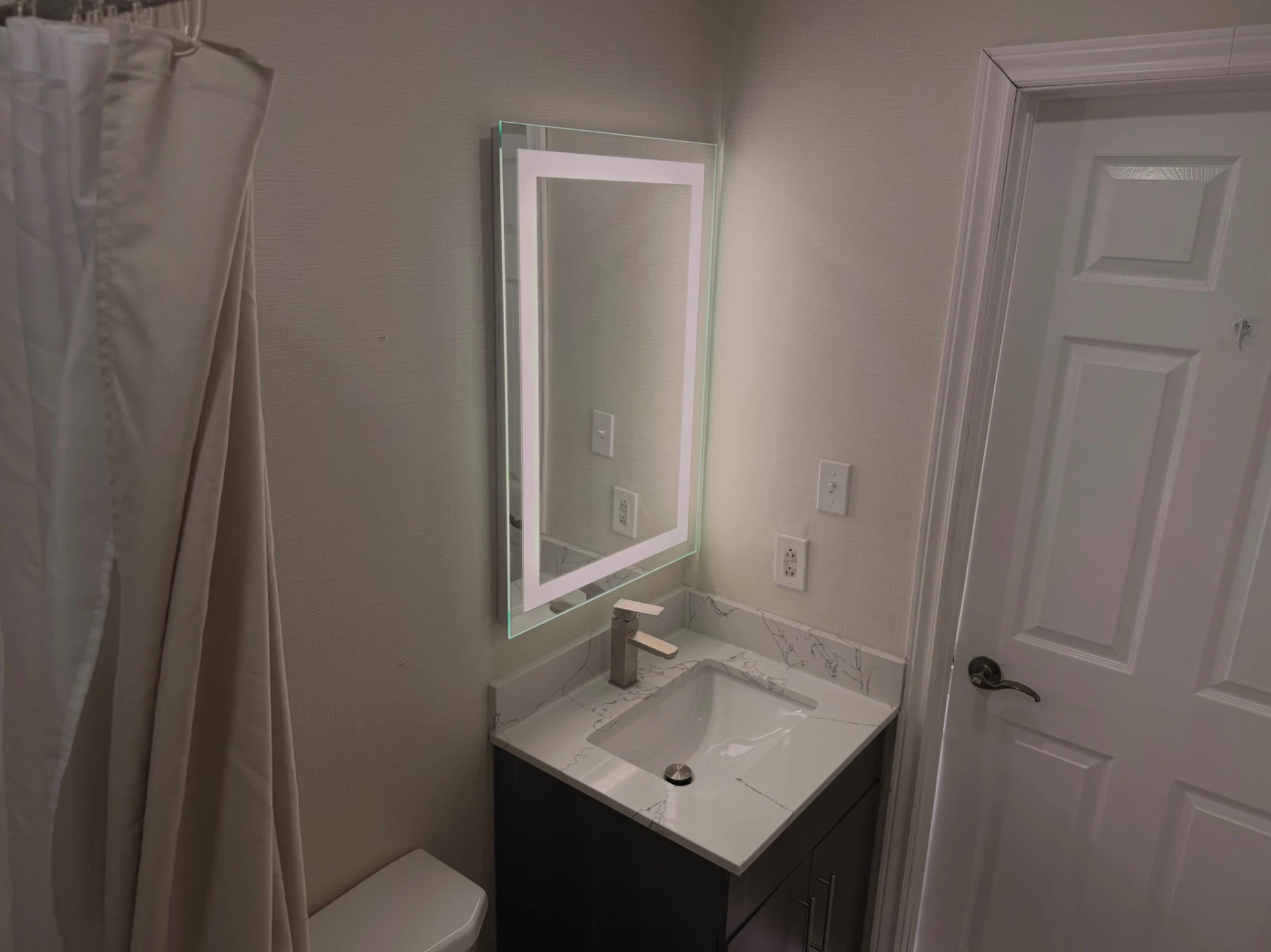 Practical room setup for workers and longer stays