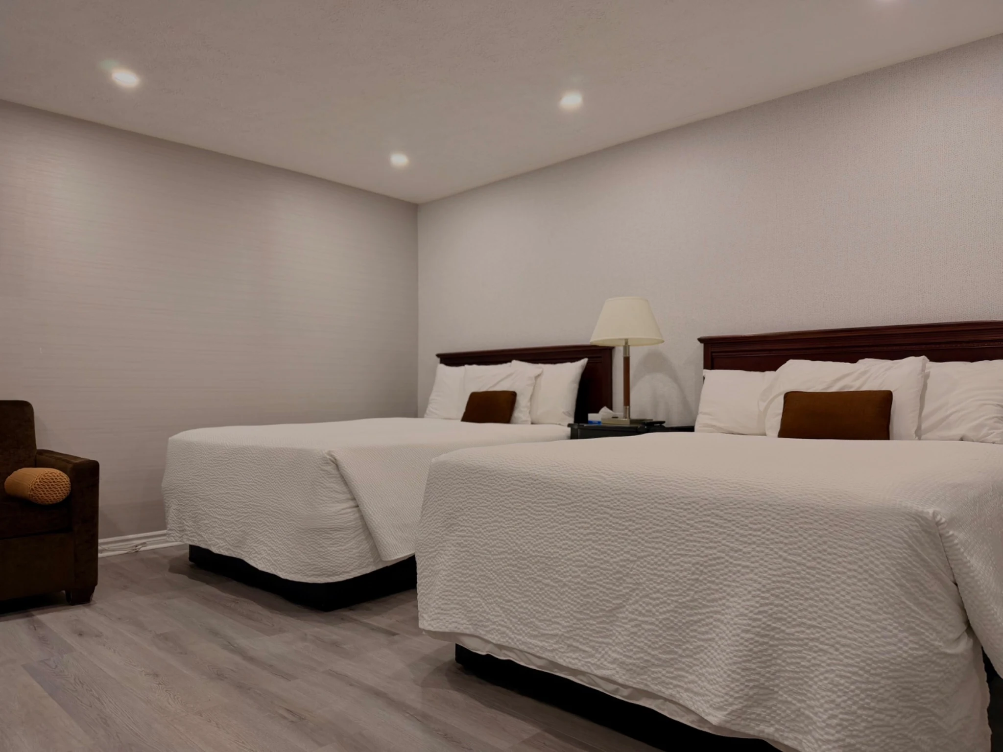 Deluxe Family Room near Bruce Peninsula