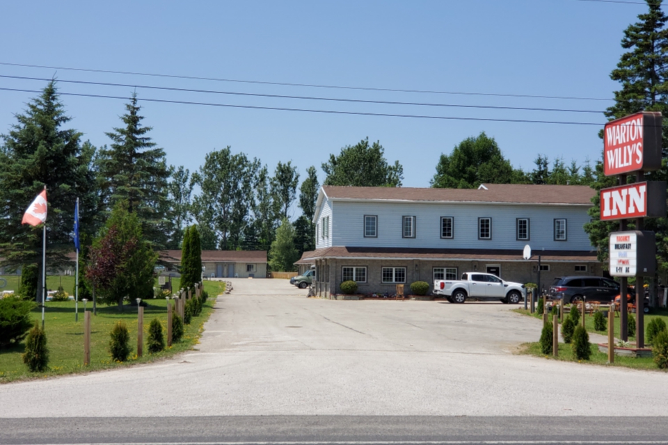Wiarton Willy's Inn motel exterior view