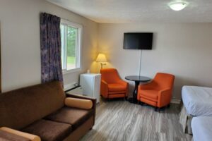Wiarton Willy's Inn motel room sitting area with two chairs