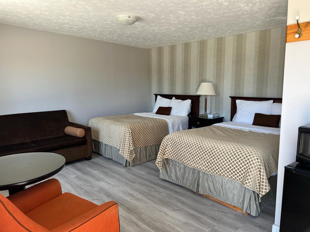 Wiarton Willy's Inn motel room with two beds